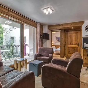 Apartment Vallet- Newly Renovated 2 Bedroom Nestled Just Off The Main Street, Chamonix